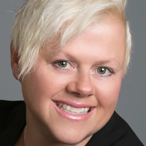 Portrait of Liz Elfering