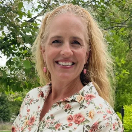 Portrait of Holly Hardy